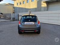 Usata Lancia Ypsilon Gold 69 CV (50 kW) 2022 Grigio scuro Utilitaria