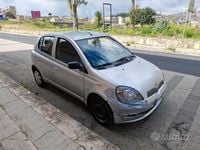 Usata Toyota Yaris Sol 75 CV (55 kW) 2002 Grigio Berlina