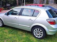 Usata Opel Astra Elegance 101 CV (74 kW) 2004 Argento Berlina