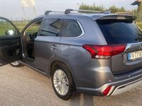 Usata Mitsubishi Outlander P-HEV Instyle 135 CV (99 kW) 2019 Grigio SUV
