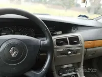 Usata Renault Vel Satis 140 CV (102 kW) 2005 Grigio Utilitaria