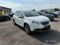 Usata Peugeot 2008 Access 99 CV (72 kW) 2016 Bianco SUV