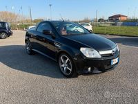Usata Opel Tigra Sport 90 CV (66 kW) 2008 Nero Cabrio