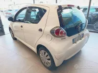 Usata Toyota Aygo Lounge 68 CV (50 kW) 2012 Bianco Utilitaria
