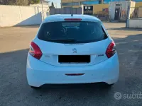 Usata Peugeot 208 Allure 68 CV (50 kW) 2015 Bianco Utilitaria