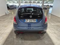 Usata Lancia Ypsilon 69 CV (50 kW) 2021 Blu Utilitaria