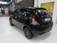 Usata Lancia Ypsilon Gold 70 CV (51 kW) 2021 Nero Utilitaria