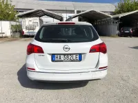 Usata Opel Astra Cosmo 140 CV (102 kW) 2013 Bianco SUV