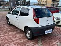 Usata Fiat Punto 69 CV (50 kW) 2005 Bianco pastello Utilitaria