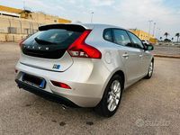 Usata Volvo V40 120 CV (88 kW) 2019 Grigio Berlina