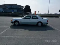 Usata Mercedes E200 136 CV (100 kW) 1993 Bianco Berlina