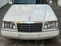 Usata Mercedes E200 109 CV (80 kW) 1994 Bianco Berlina
