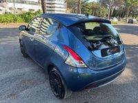 Usata Lancia Ypsilon Silver 69 CV (50 kW) 2022 Blu metallizzato Utilitaria