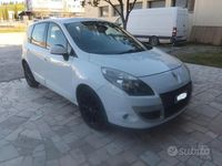 Usata Renault Scénic III 110 CV (80 kW) 2011 Bianco Monovolume
