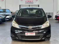 Usata Toyota Yaris Lounge 90 CV (66 kW) 2013 Nero Utilitaria
