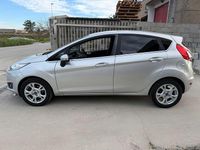 Usata Ford Fiesta 95 CV (69 kW) 2016 Argento Berlina