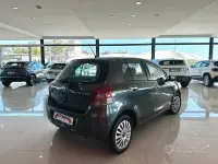 Usata Toyota Yaris Sol 90 CV (66 kW) 2010 Grigio Utilitaria