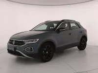 Usata VW T-Roc Life 110 CV (80 kW) 2023 Petroleum blue metallizzato nero SUV