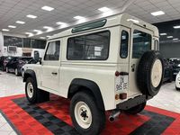 Usata Land Rover Defender 122 CV (89 kW) 2000 Beige Station wagon