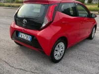 Usata Toyota Aygo X-clusiv 72 CV (52 kW) 2019 Rosso Utilitaria