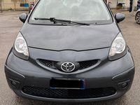 Usata Toyota Aygo 67 CV (49 kW) 2008 Grigio Utilitaria
