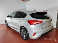 Begagnad Ford Focus ST-Line 125 HK (91 kW) 2022 Silver Sedan