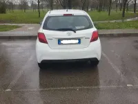 Usata Toyota Yaris Cool 90 CV (66 kW) 2015 Utilitaria