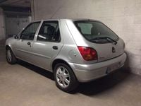 Usata Ford Fiesta 75 CV (55 kW) 2000 Argento Utilitaria