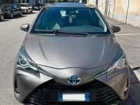 Usata Toyota Yaris Hybrid 73 CV (53 kW) 2017 Grigio Utilitaria
