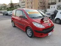 Usata Peugeot 1007 73 CV (53 kW) 2005 Rosso Monovolume