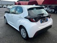 Usata Toyota Yaris Hybrid Active 92 CV (67 kW) 2021 Bianco Utilitaria