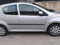 Usata Peugeot 107 68 CV (50 kW) 2012 Grigio Utilitaria