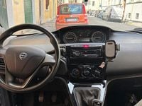 Usata Lancia Ypsilon 69 CV (50 kW) 2016 Grigio Utilitaria