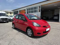 Usata Toyota Aygo Sol 68 CV (50 kW) 2009 Rosso Utilitaria