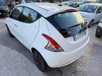 Usata Lancia Ypsilon Gold 69 CV (50 kW) 2022 Bianco Utilitaria