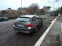 Usata BMW 318 143 CV (105 kW) 2010 Grigio Station wagon