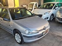 Usata Peugeot 106 50 CV (36 kW) 2000 Argento Utilitaria