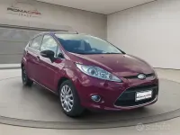 Usado Ford Fiesta 97 CV (71 kW) 2010 Rojo Berlina