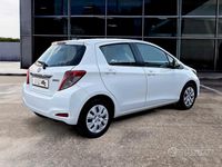 Usata Toyota Yaris 69 CV (50 kW) 2013 Bianco Berlina