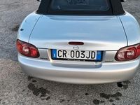 Usata Mazda MX5 145 CV (106 kW) 2004 Grigio Cabrio
