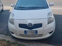 Usata Toyota Yaris Sol 69 CV (50 kW) 2008 Bianco Utilitaria