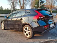 Usata Volvo V40 120 CV (88 kW) 2015 Bluazzurro Berlina
