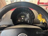 Usata VW New Beetle 101 CV (74 kW) 2000 Rosso Utilitaria