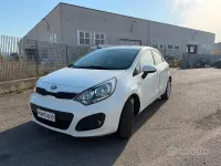 Usata Kia Rio Active 75 CV (55 kW) 2014 Bianco Berlina