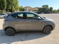 Usata Lancia Ypsilon 69 CV (50 kW) 2022 Grigio Utilitaria