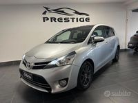 Usata Toyota Verso 111 CV (81 kW) 2015 Grigio Monovolume