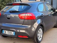 Usata Kia Rio EX 90 CV (66 kW) 2012 Grigio Berlina