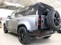 Usata Land Rover Defender SE Dynamic 200 CV (147 kW) 2023 Grigio SUV