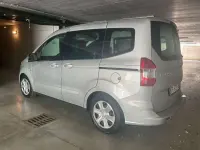 Usata Ford Tourneo Courier 75 CV (55 kW) 2015 Argento Monovolume