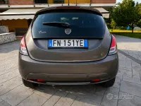Usata Lancia Ypsilon Silver 69 CV (50 kW) 2018 Grigio Utilitaria